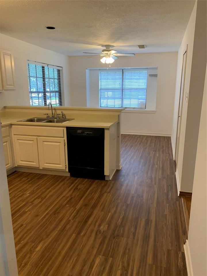 73 Hickory Oak Dr - Photo 2 of 8