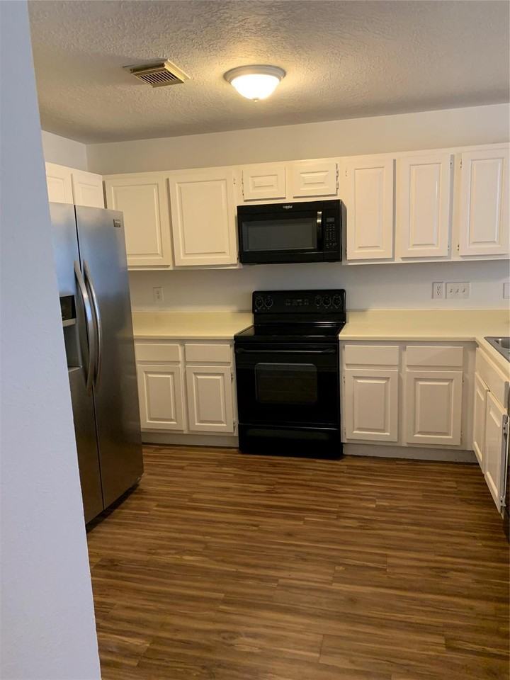 73 Hickory Oak Dr - Photo 3 of 8