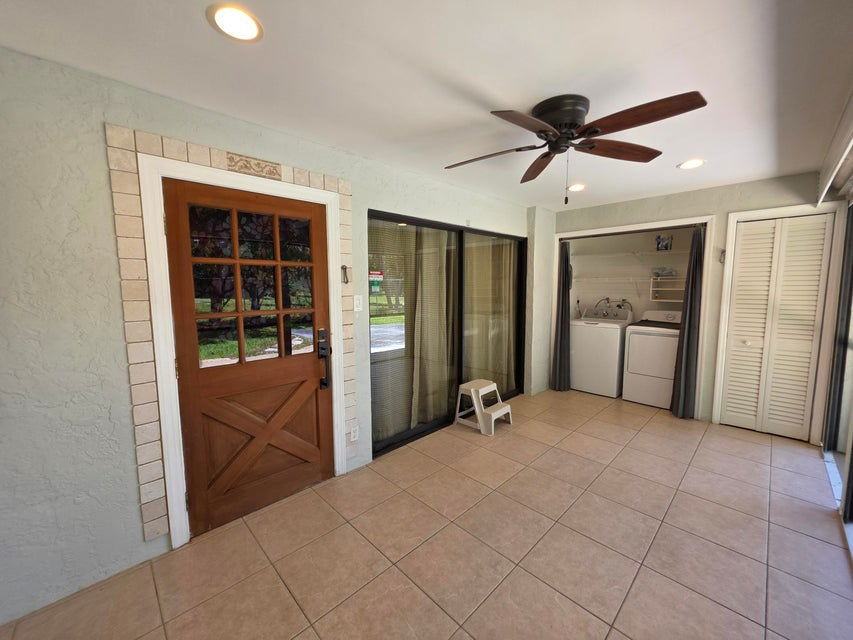 9460 Sw 61st Way #D - Photo 4 of 8