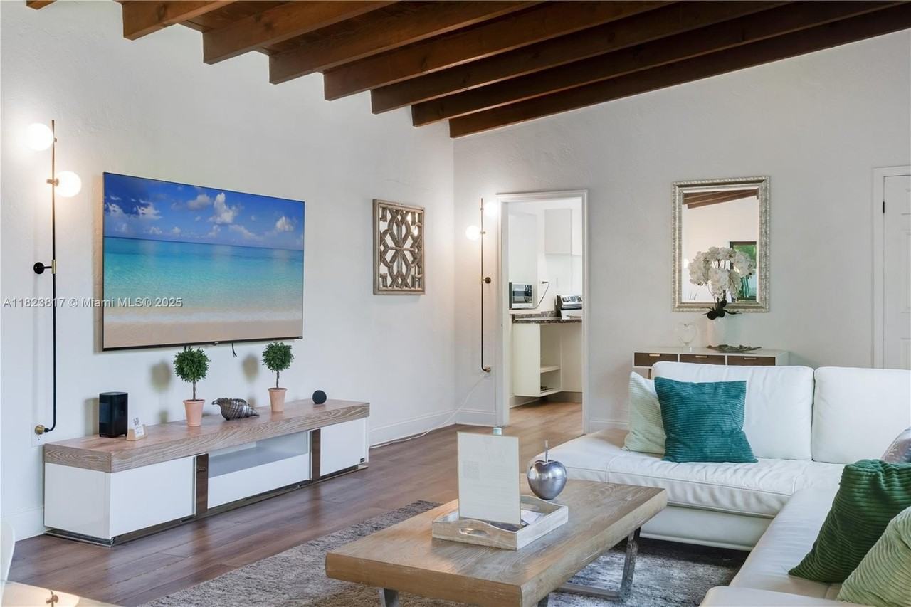 11534 Ne 13th Ave - Photo 3 of 26