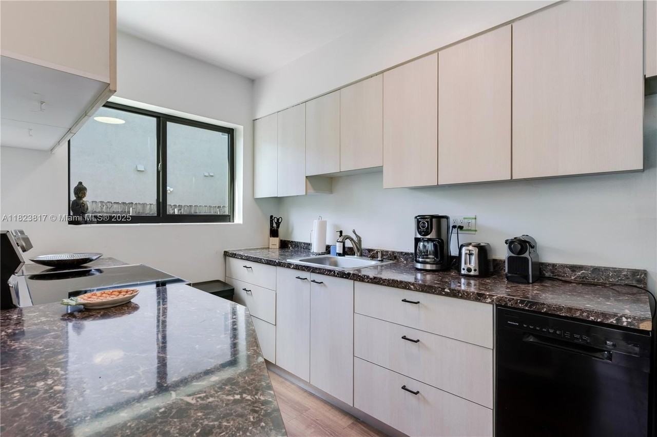 11534 Ne 13th Ave - Photo 6 of 26