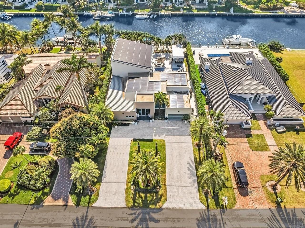 307 Holiday Dr - Photo 5 of 50