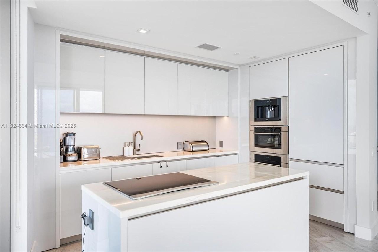 18975 Collins Ave #3905 - Photo 4 of 14