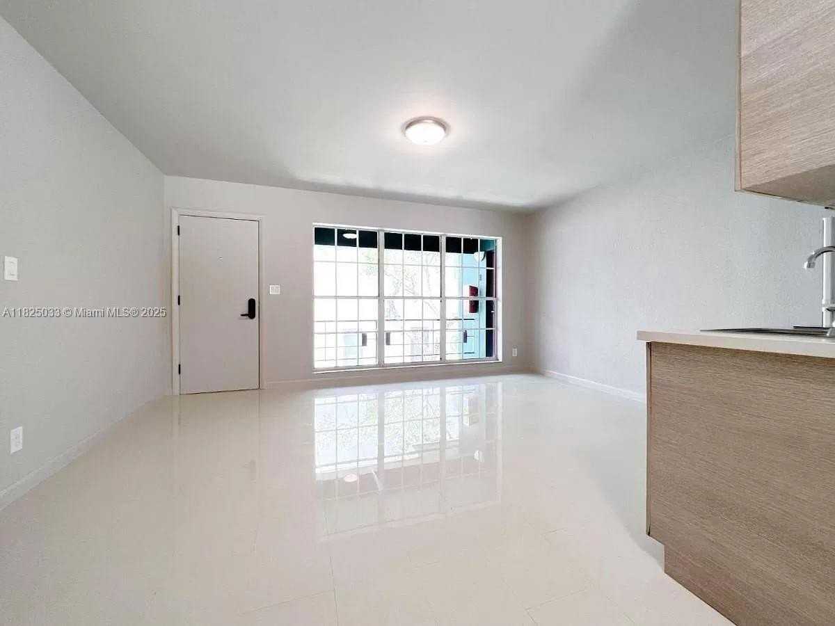 1007 Se 2nd Ct #3 - Photo 6 of 13