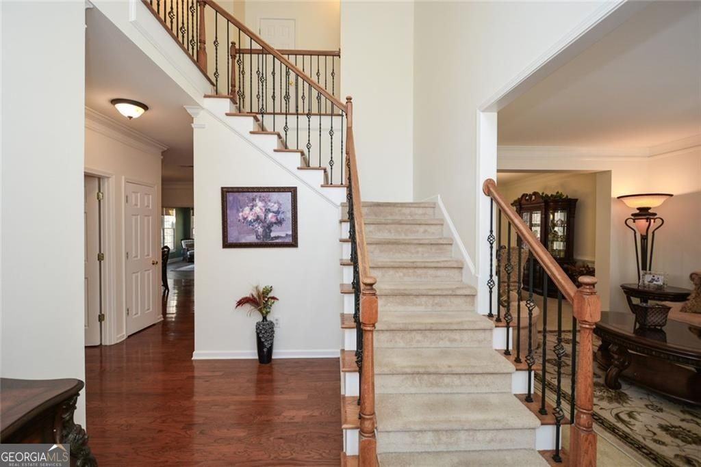 305 Collegiate Dr - Photo 5 of 50