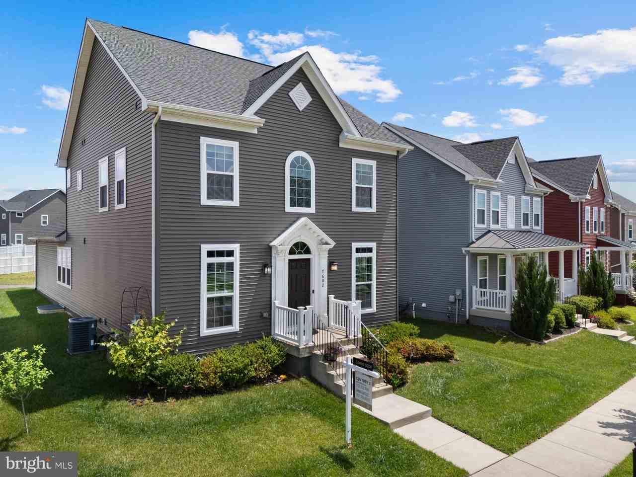 7602 Hancock St - Photo 2 of 33