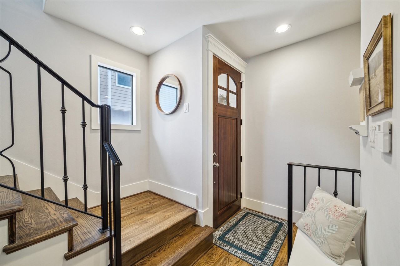 1428 W 23rd St - Photo 2 of 21