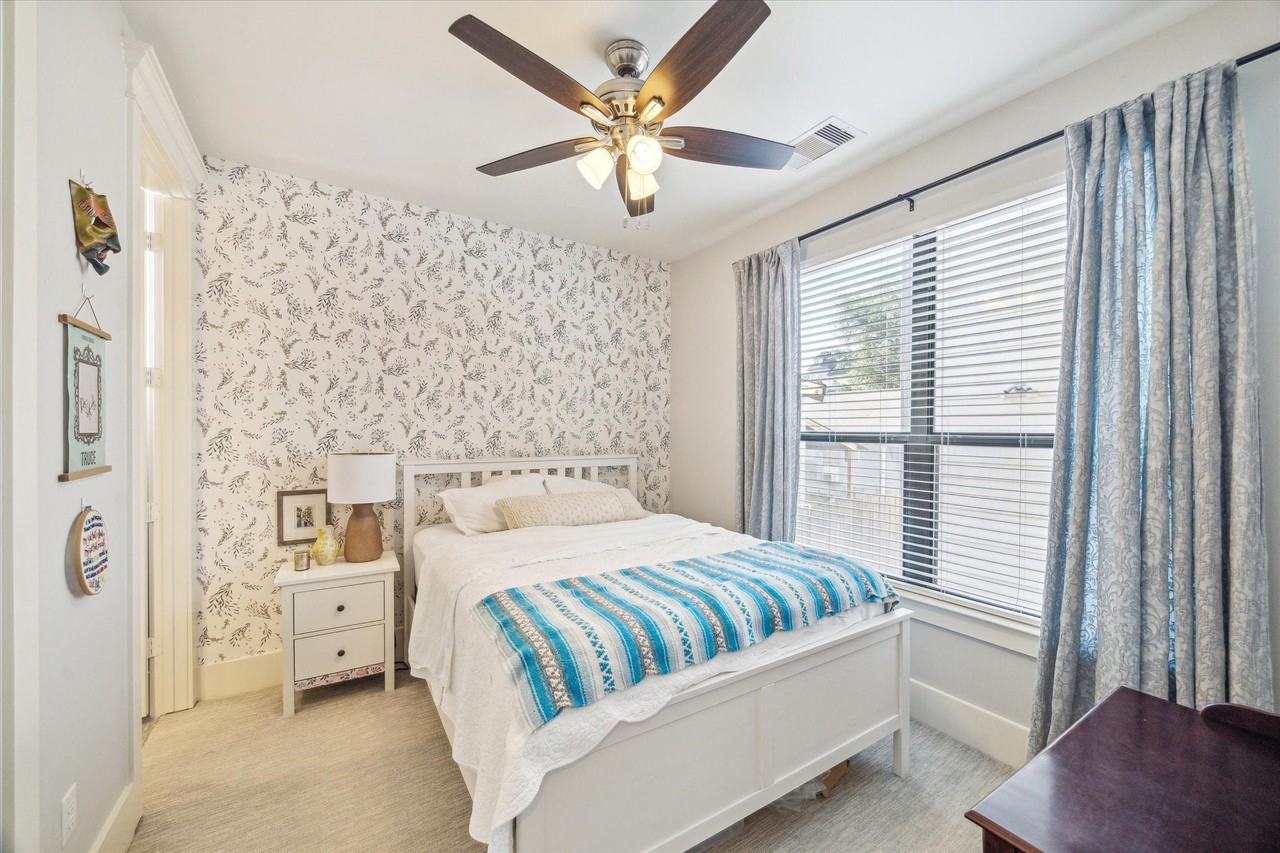 1428 W 23rd St - Photo 4 of 21