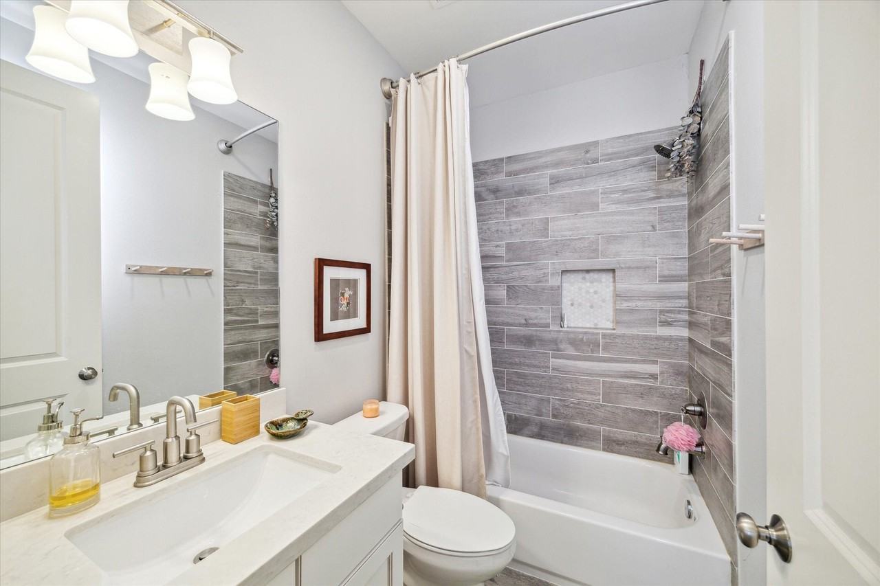 1428 W 23rd St - Photo 5 of 21