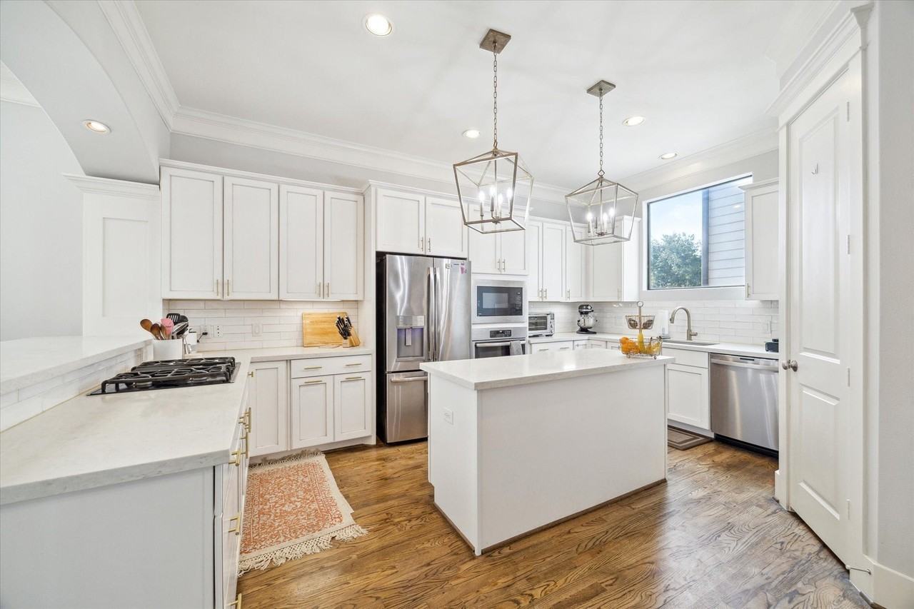 1428 W 23rd St - Photo 6 of 21