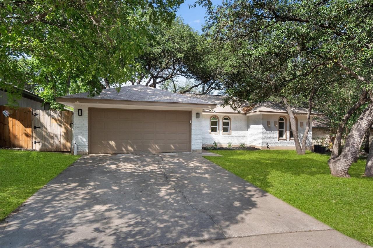 902 Acorn Oaks Dr - Photo 2 of 33