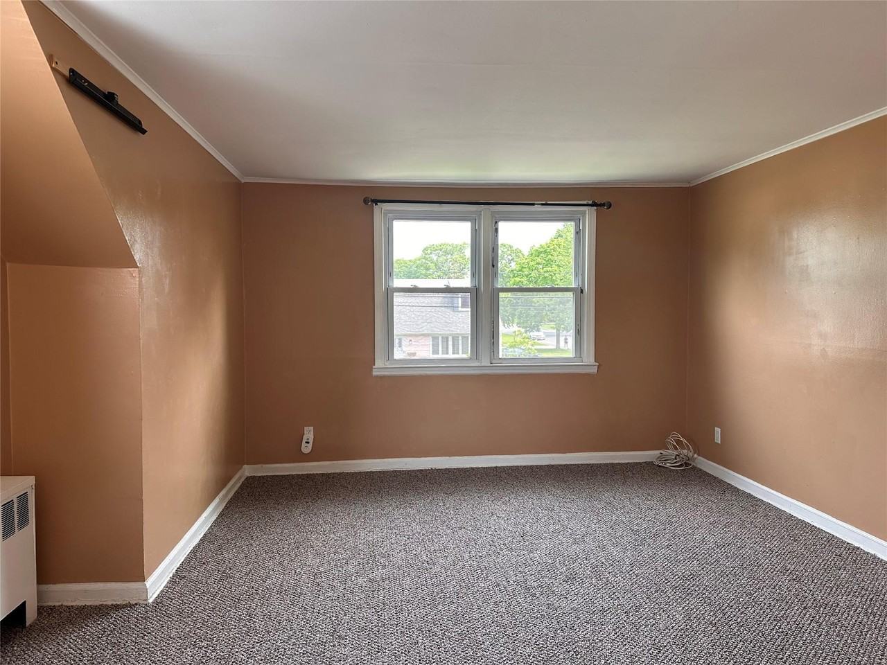 1239 4th St - Photo 4 of 7