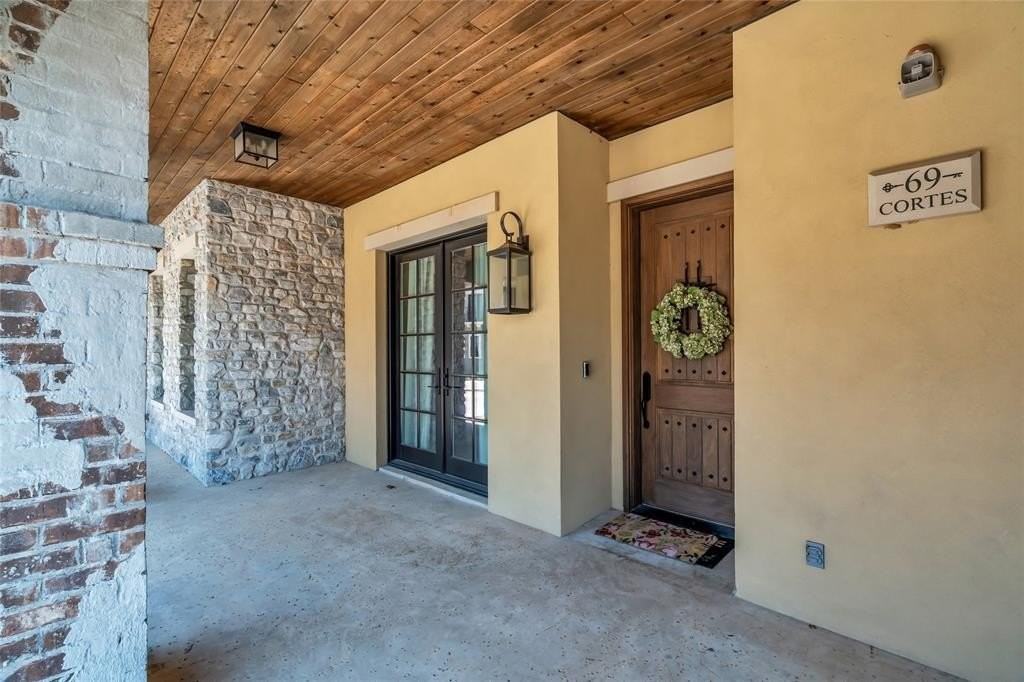 69 Cortes Dr - Photo 2 of 39