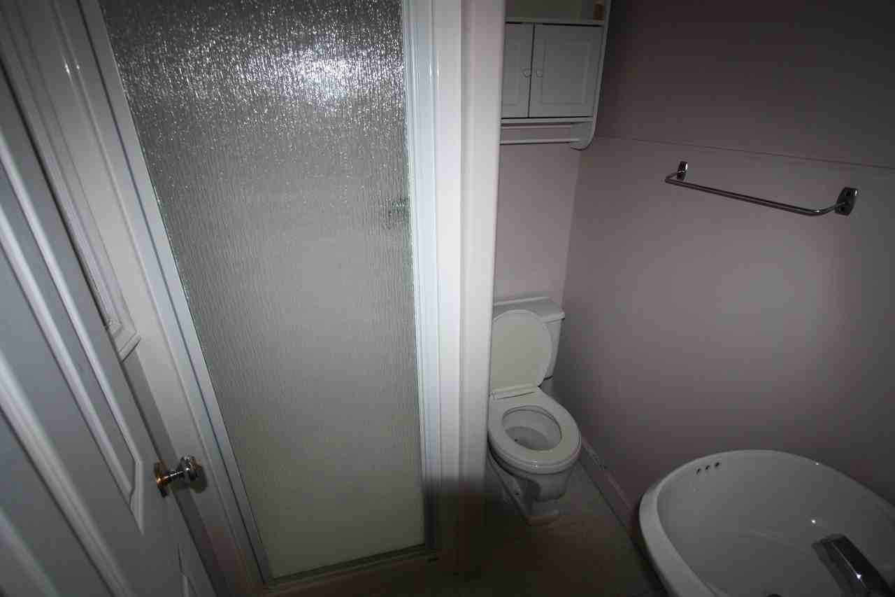 111 Brock St S - Bachelor - Photo 3 of 7