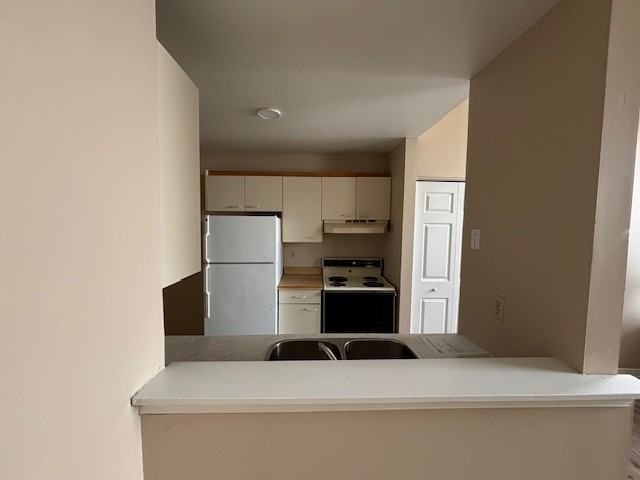 100 Christina St N - 1 bedroom - Photo 3 of 9