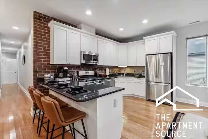 3935 S Wells St #1 - Photo 3 of 20