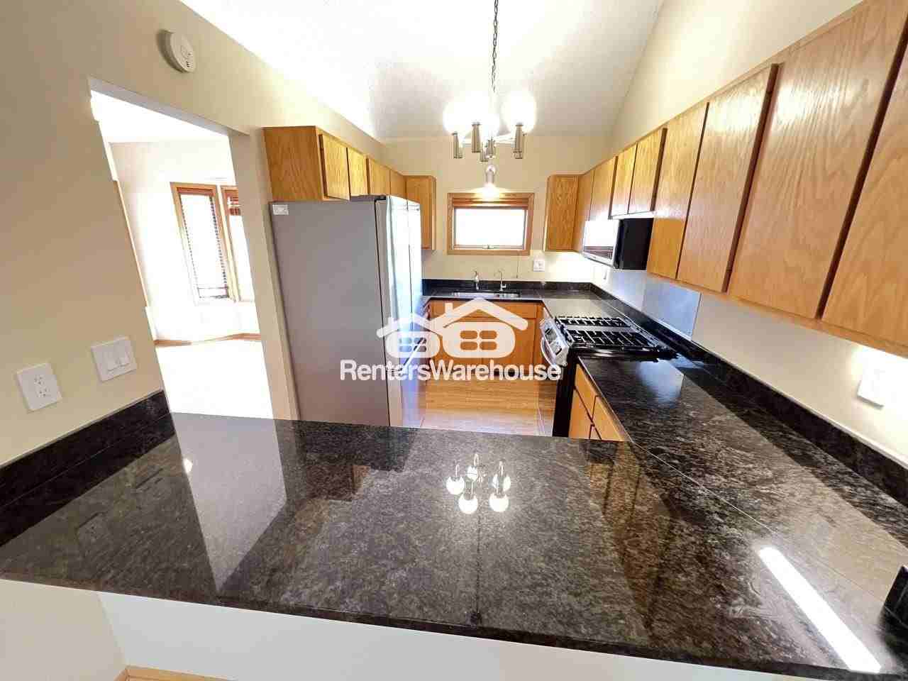 2852 Kenwood Isles Dr - Photo 2 of 21