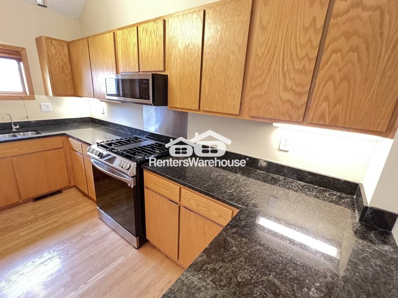 2852 Kenwood Isles Dr - Photo 3 of 21