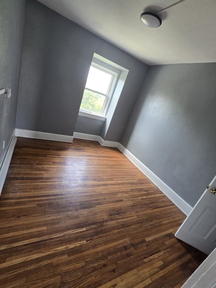 1012 N Superior St #4ROOMSAB - Photo 4 of 7