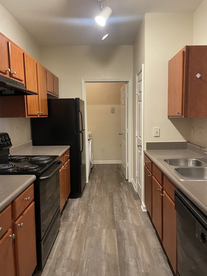 900 Vista Lake Dr #305 - Photo 2 of 13