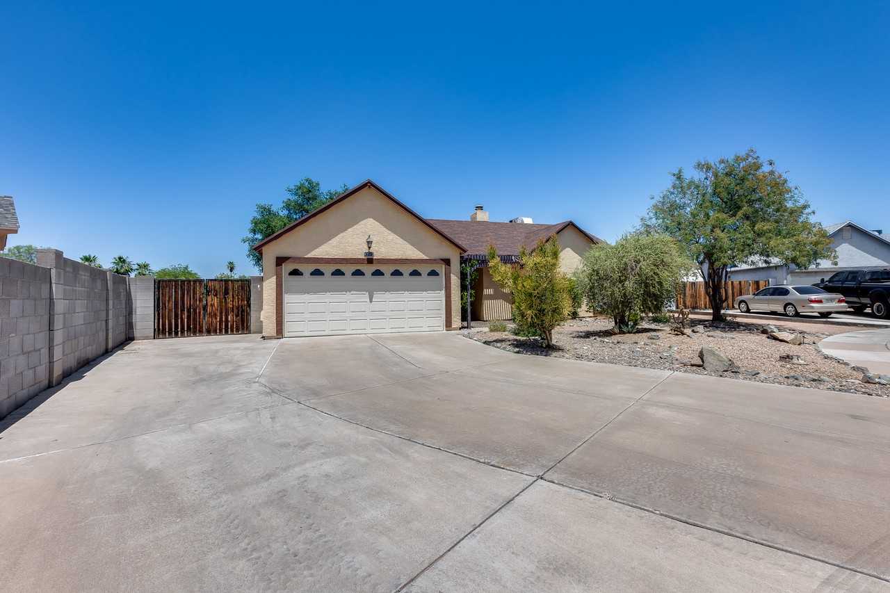 12512 N 85th Ave - Photo 3 of 43