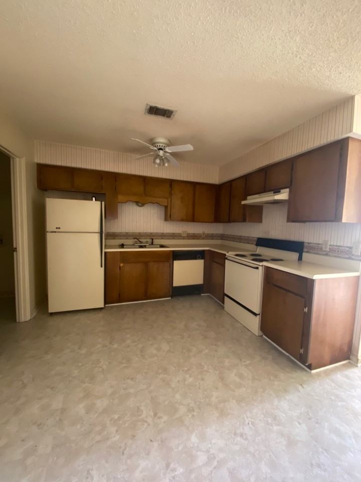 752 Timber Ridge Trl - Photo 3 of 11