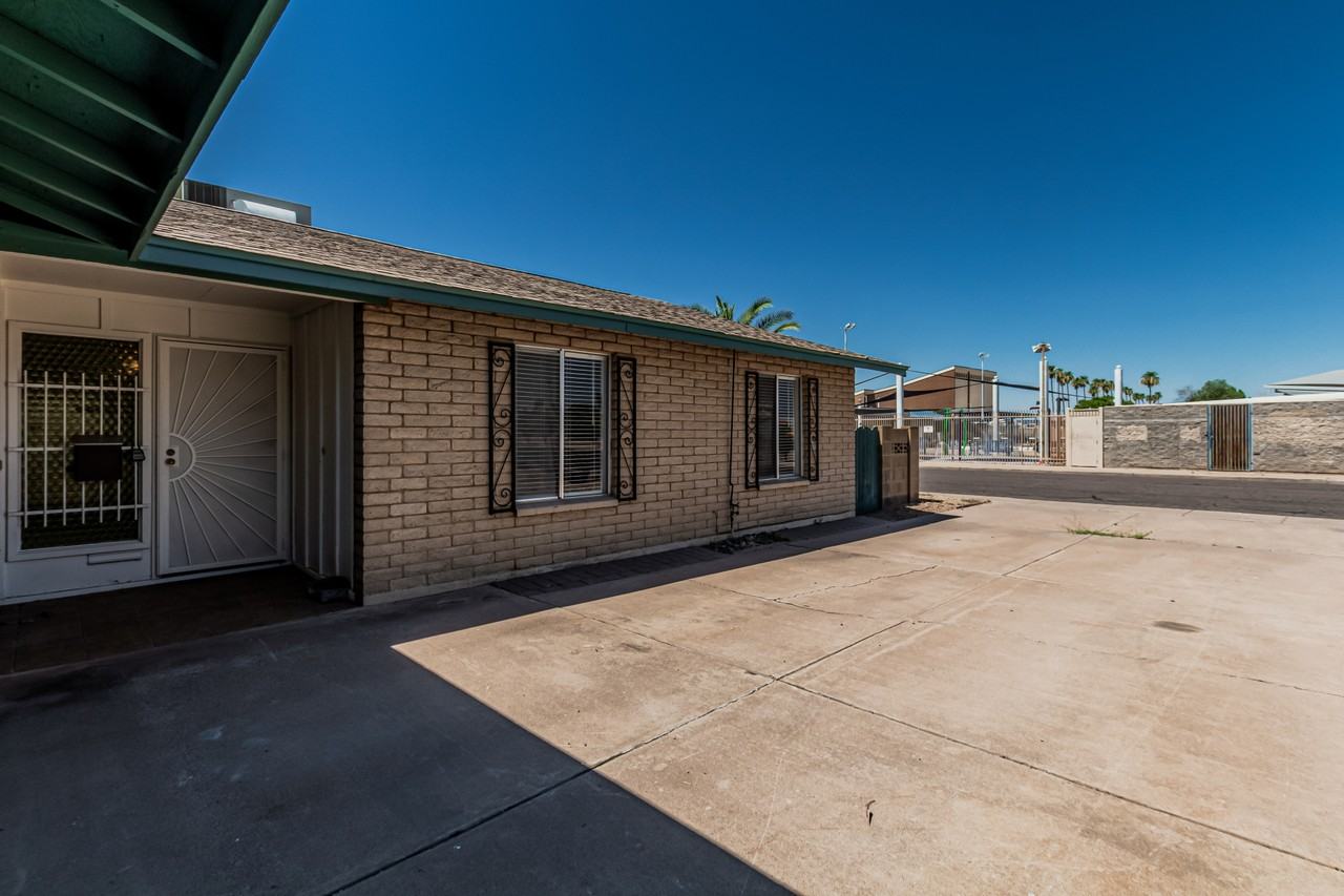 1905 E Cairo Dr - Photo 4 of 26