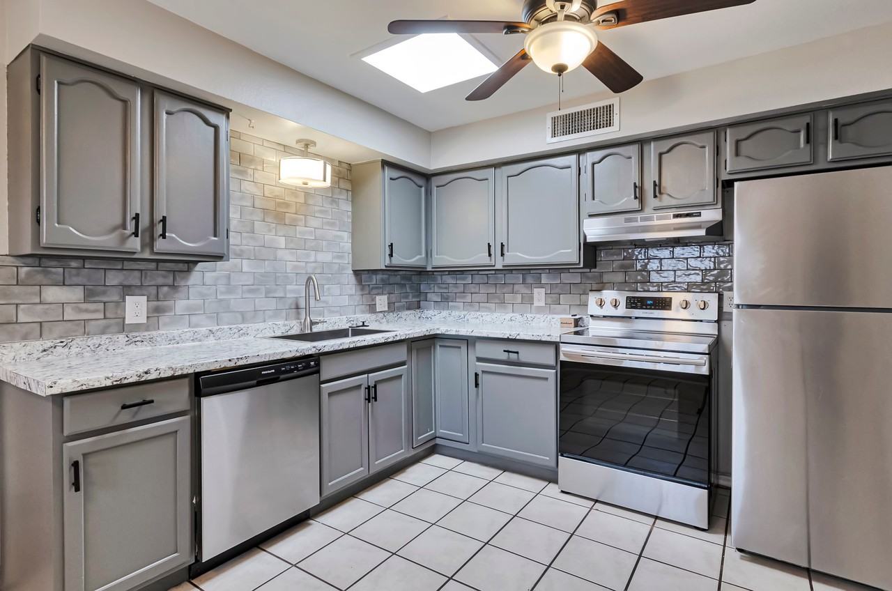 944 N Catalina Ave - Photo 6 of 24
