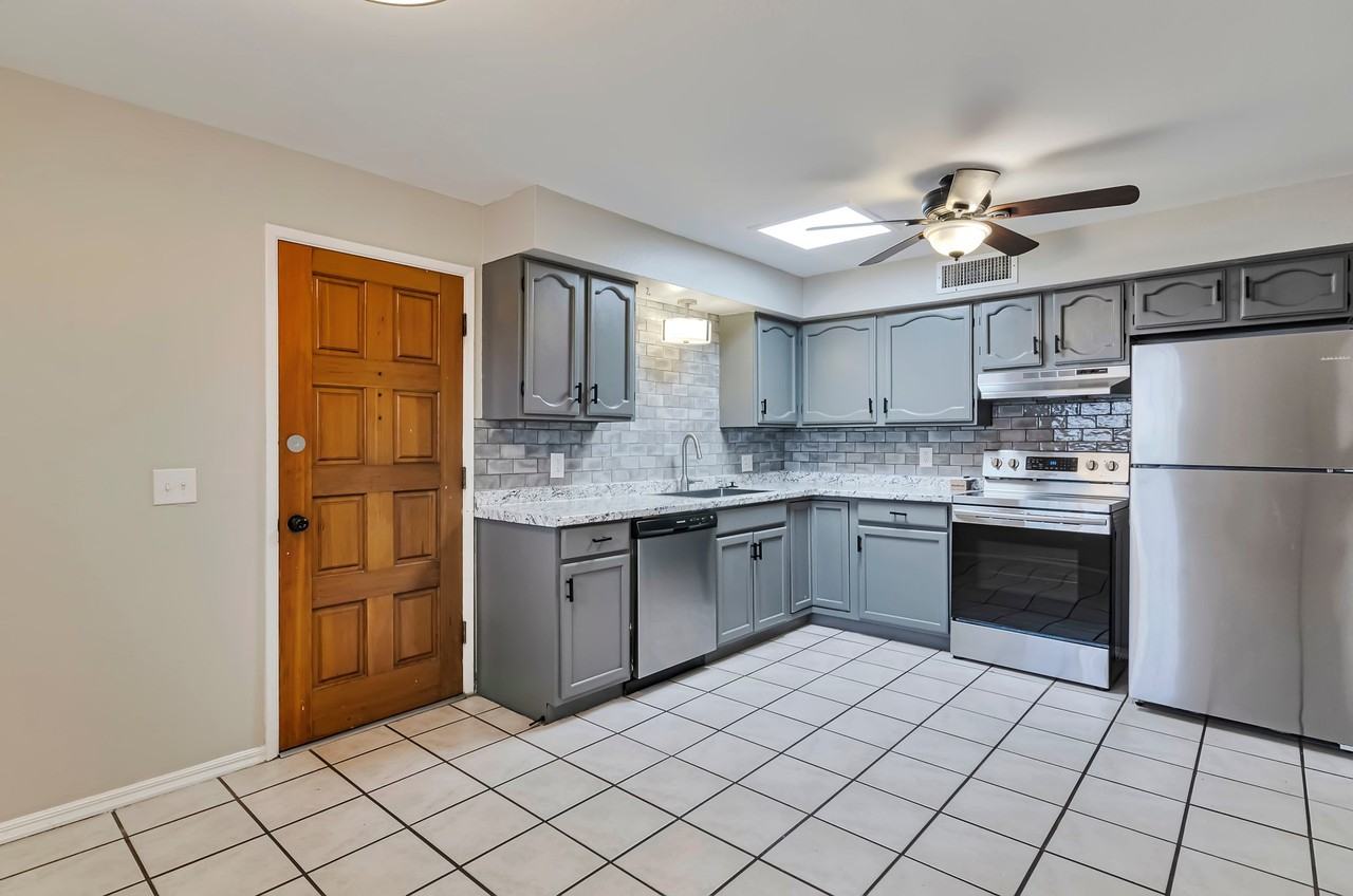 944 N Catalina Ave - Photo 7 of 24
