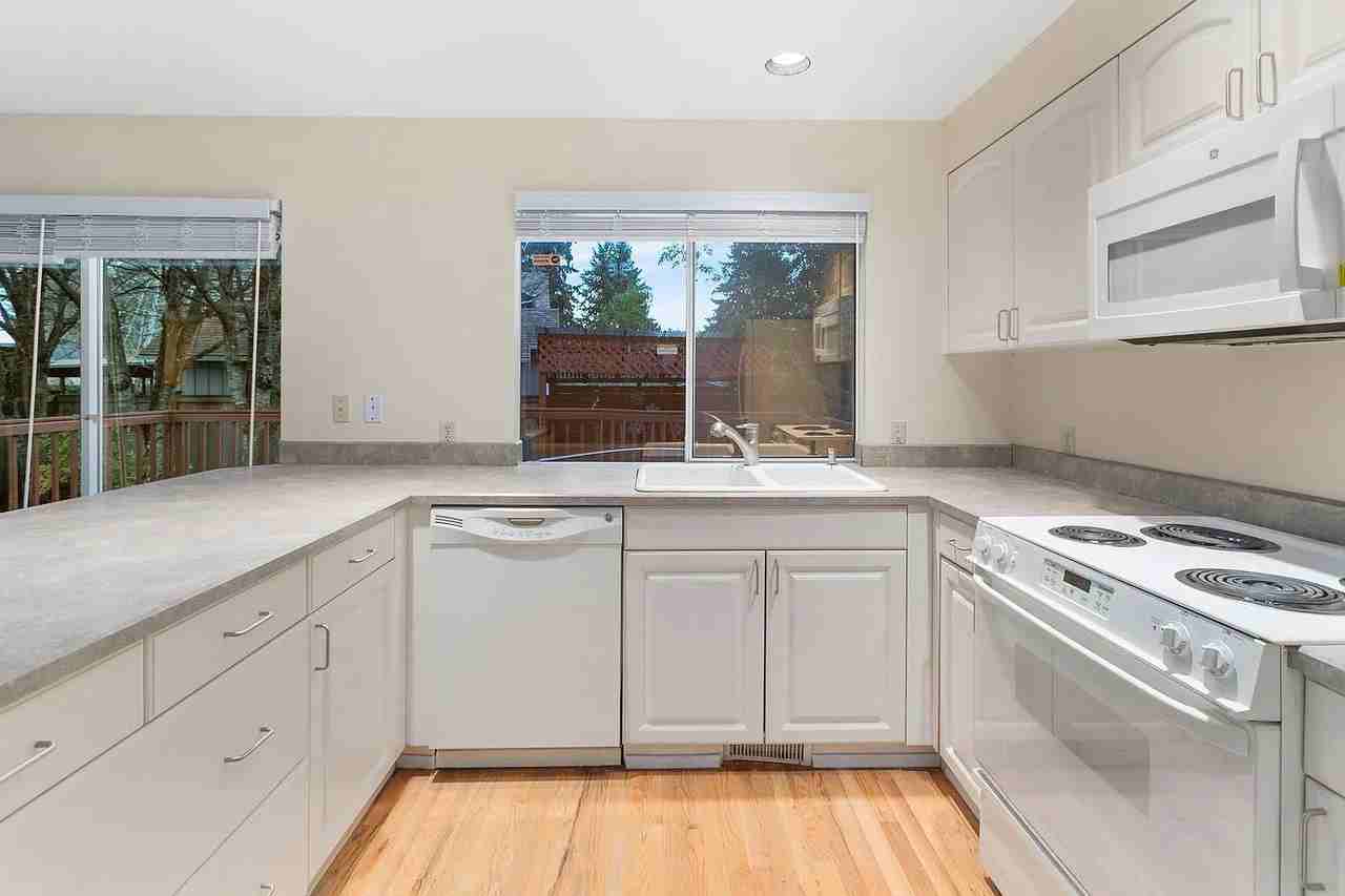 13436 Ne 69th Way - Photo 2 of 21