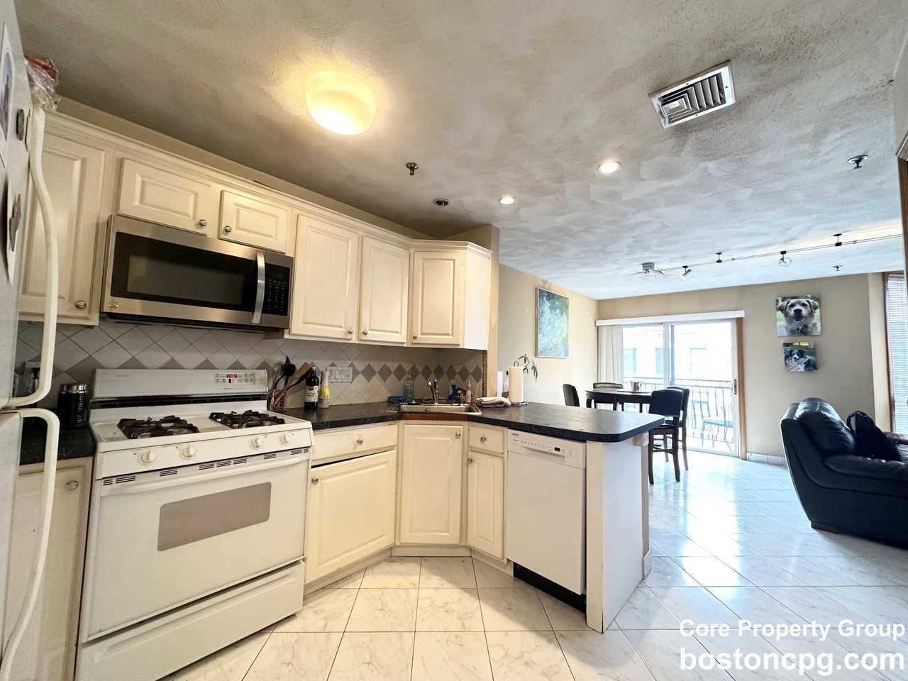 237 Hanover St #3A - Photo 3 of 14