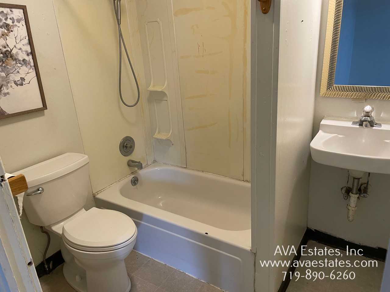 219 E Pitkin Ave - Photo 2 of 7