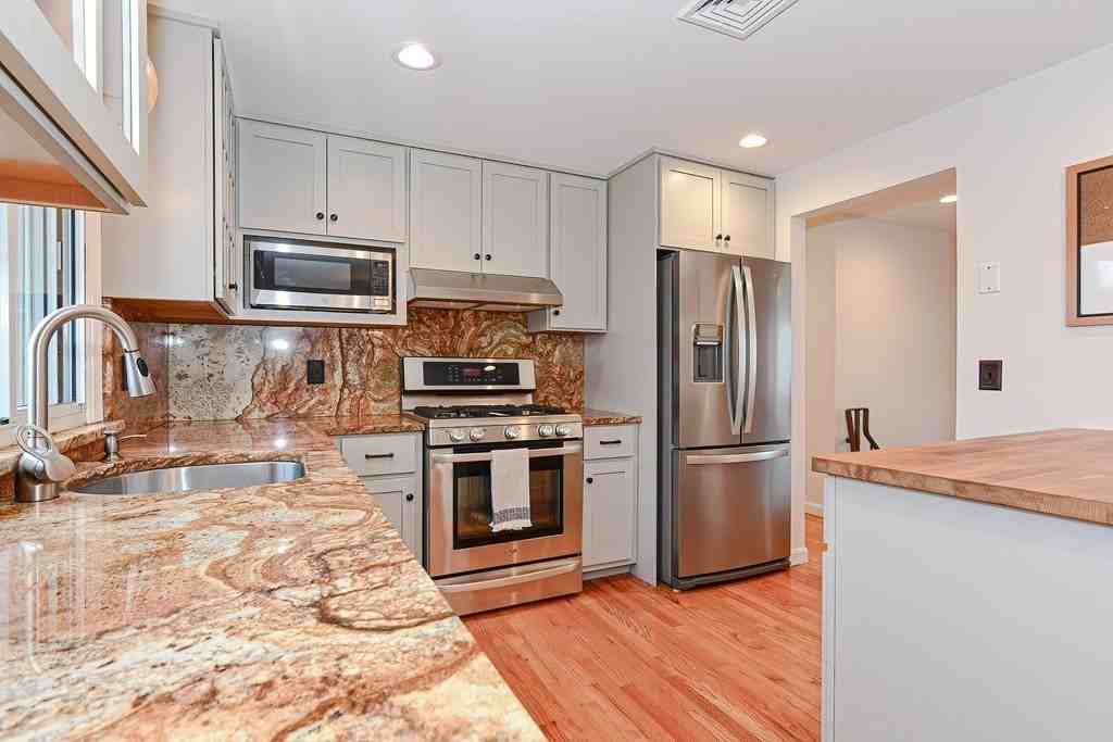 21 Swan Ave #21 - Photo 2 of 40