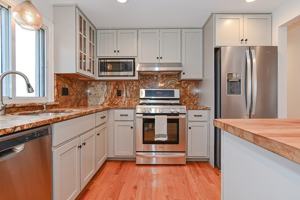 featured image of 21 Swan Ave #21
