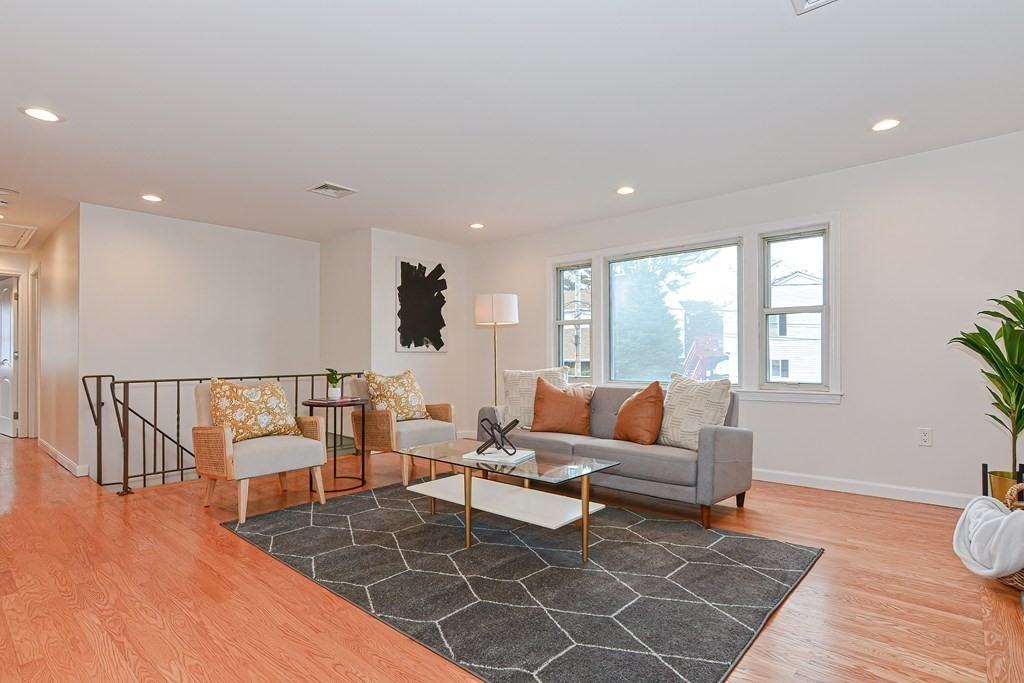 21 Swan Ave #21 - Photo 5 of 40