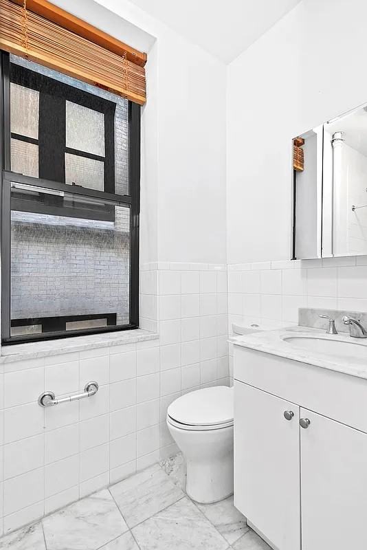 29 W 12Th St - Photo 2 of 4