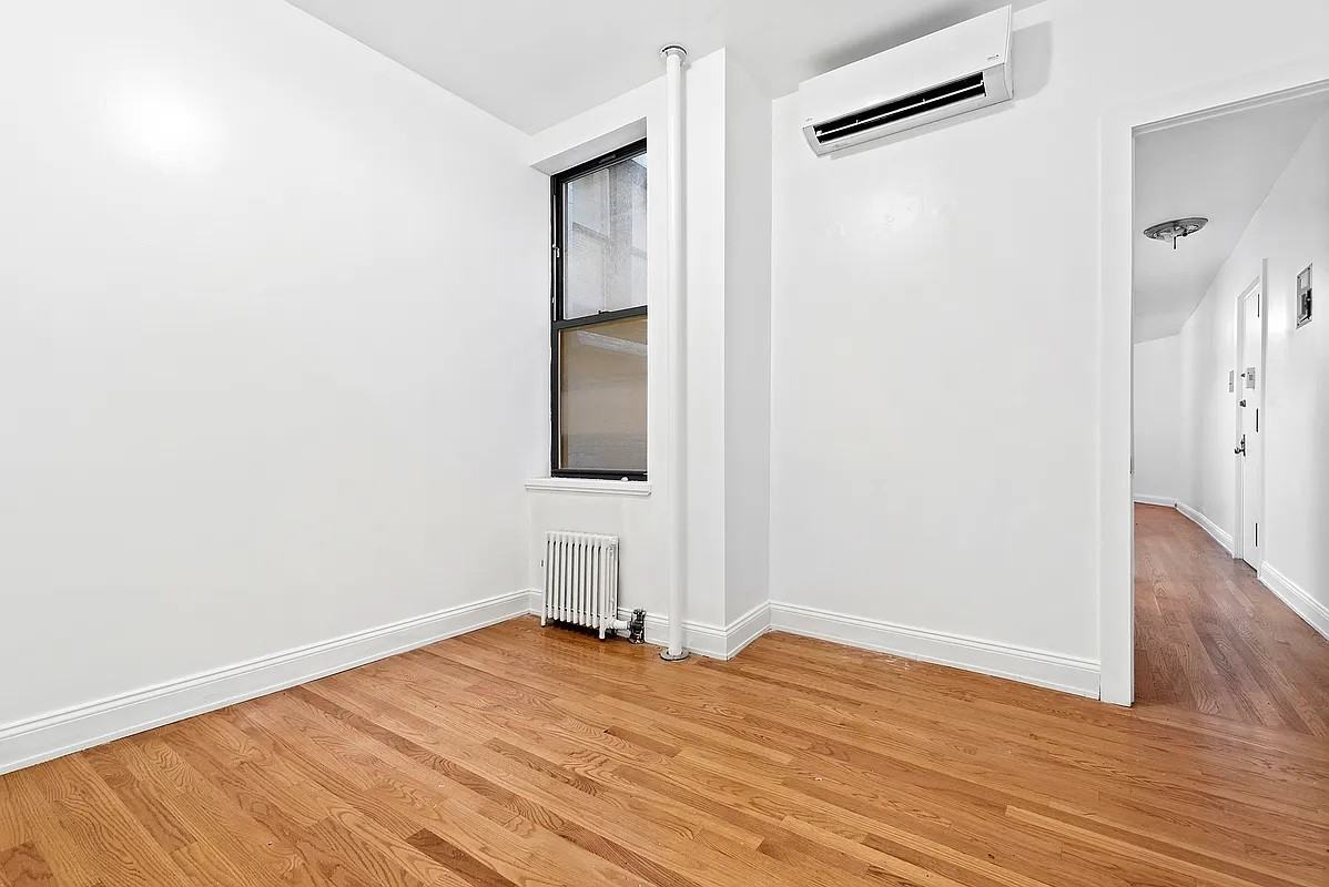 29 W 12Th St - Photo 3 of 4