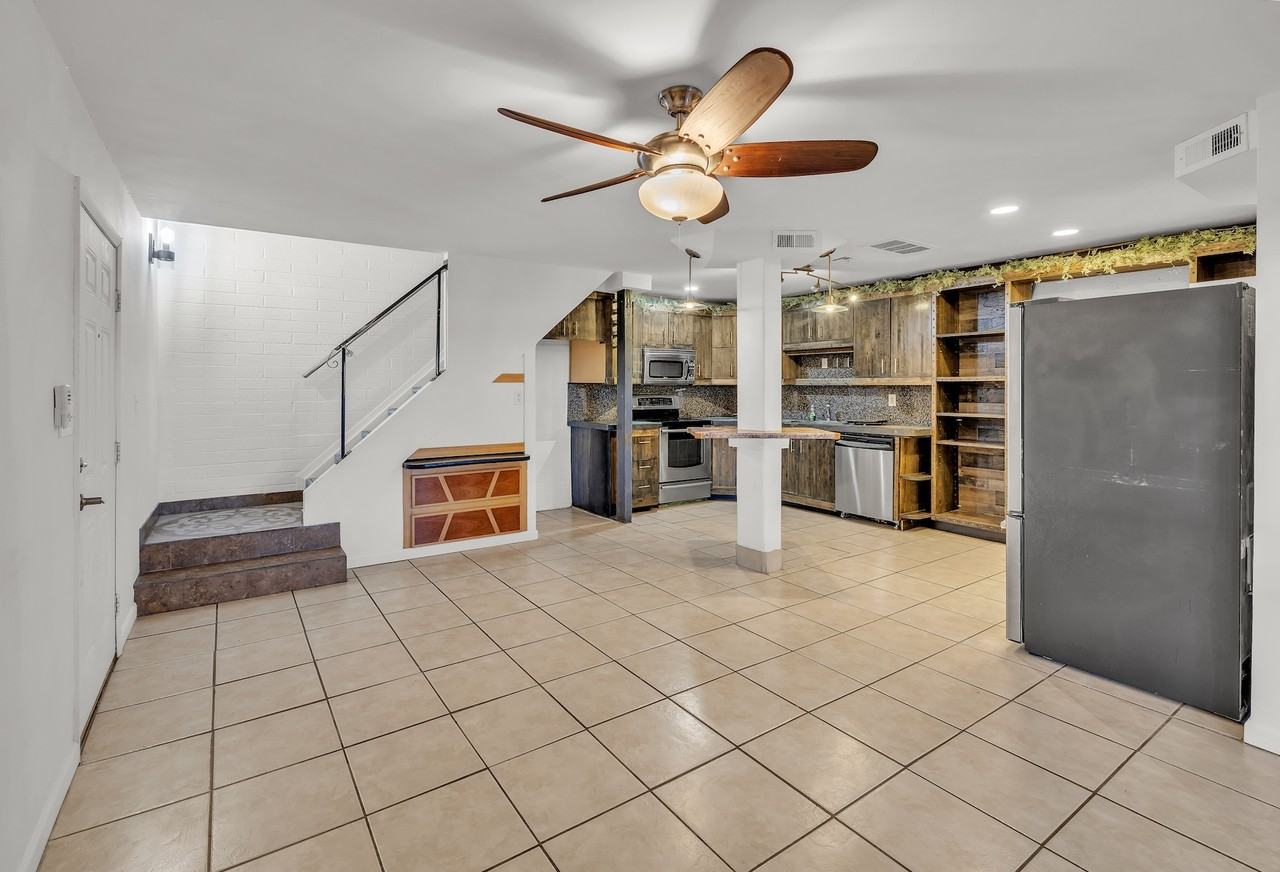 4439 E Wood St - Photo 2 of 34