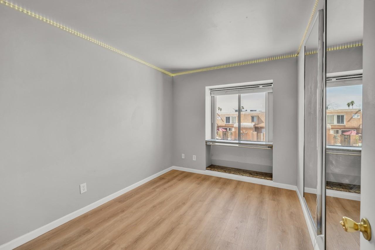 4439 E Wood St - Photo 5 of 34