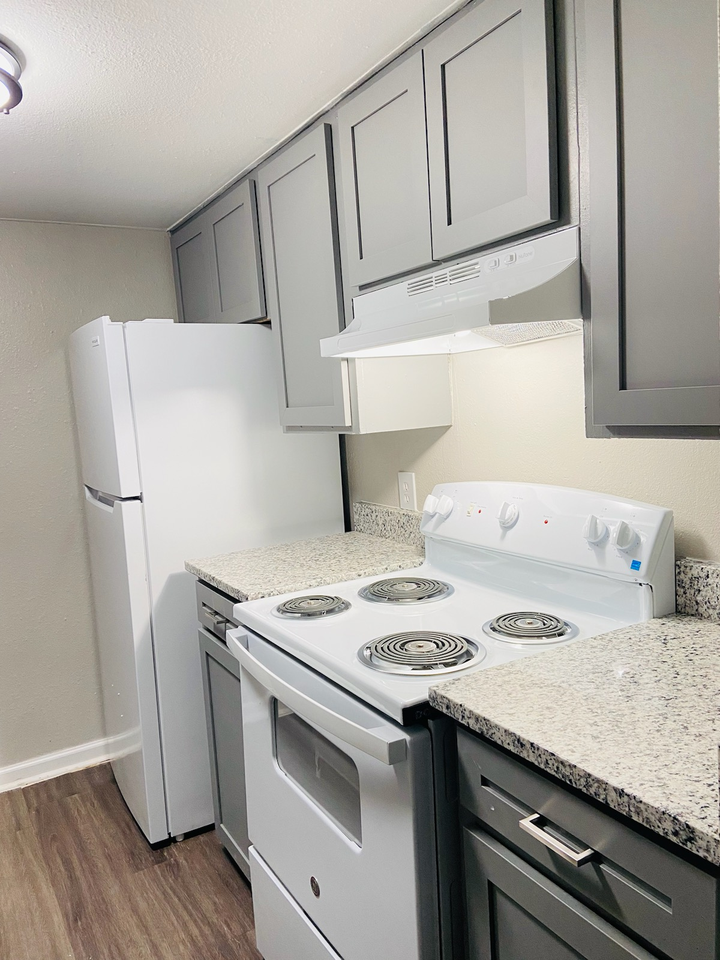 Spanish Oaks Apartments - Photo 4 of 11