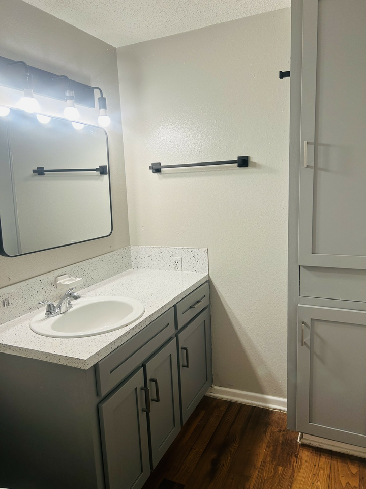 Spanish Oaks Apartments - Photo 5 of 11