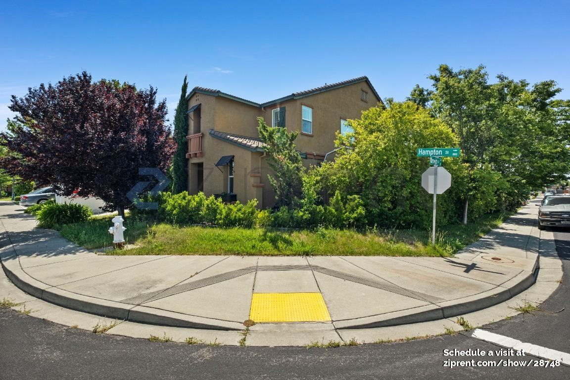 887 Hampton St - Photo 3 of 36