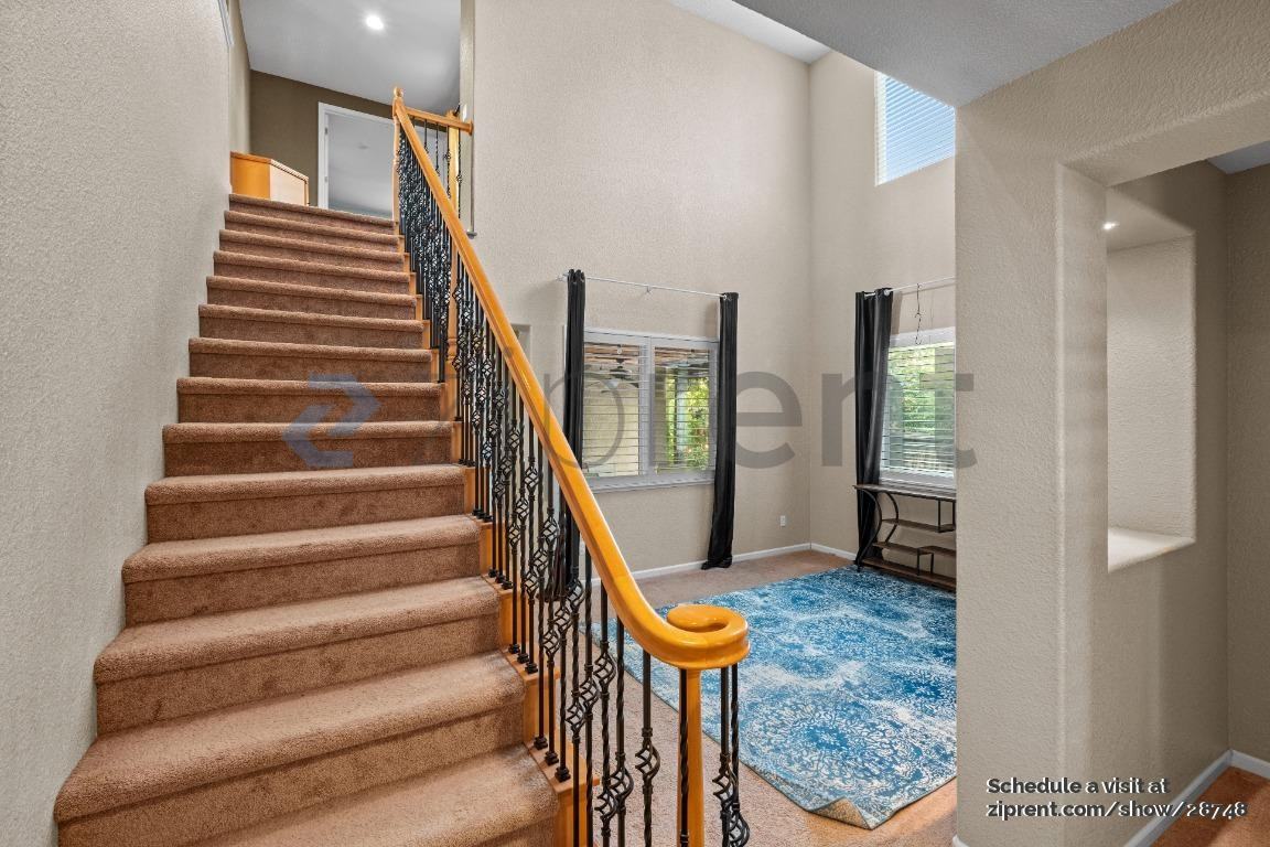 887 Hampton St - Photo 5 of 36