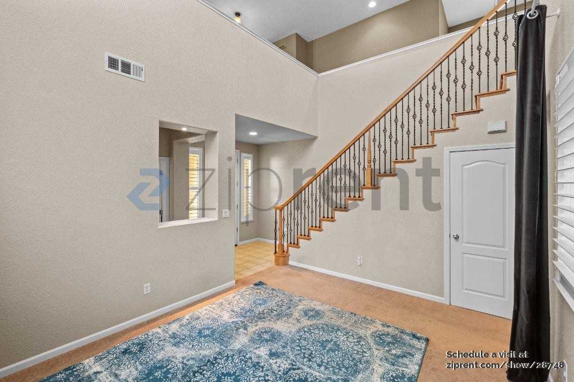 887 Hampton St - Photo 6 of 36