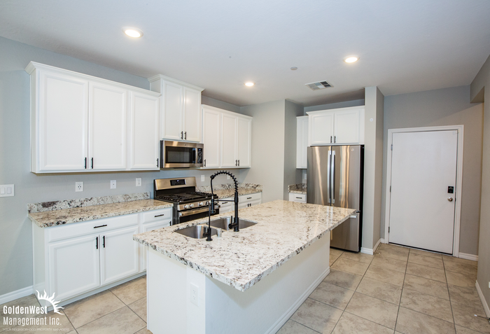 6578 Silver Estates Ave - Photo 3 of 15