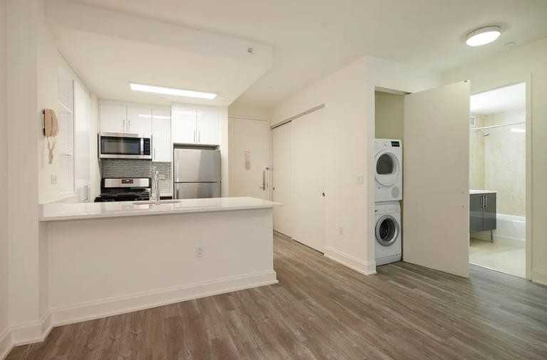 Hanover Sq #12L - Photo 2 of 4