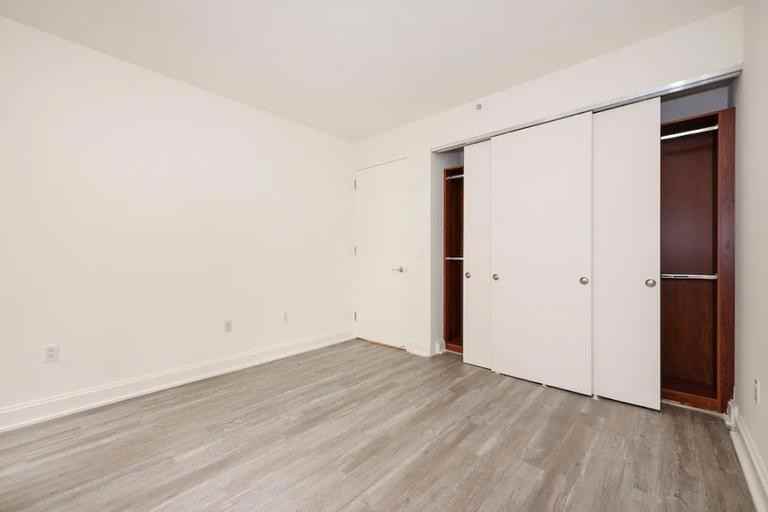 Hanover Sq #12L - Photo 3 of 4