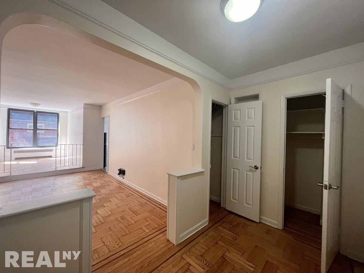 E 24th St #4C - Photo 2 of 6