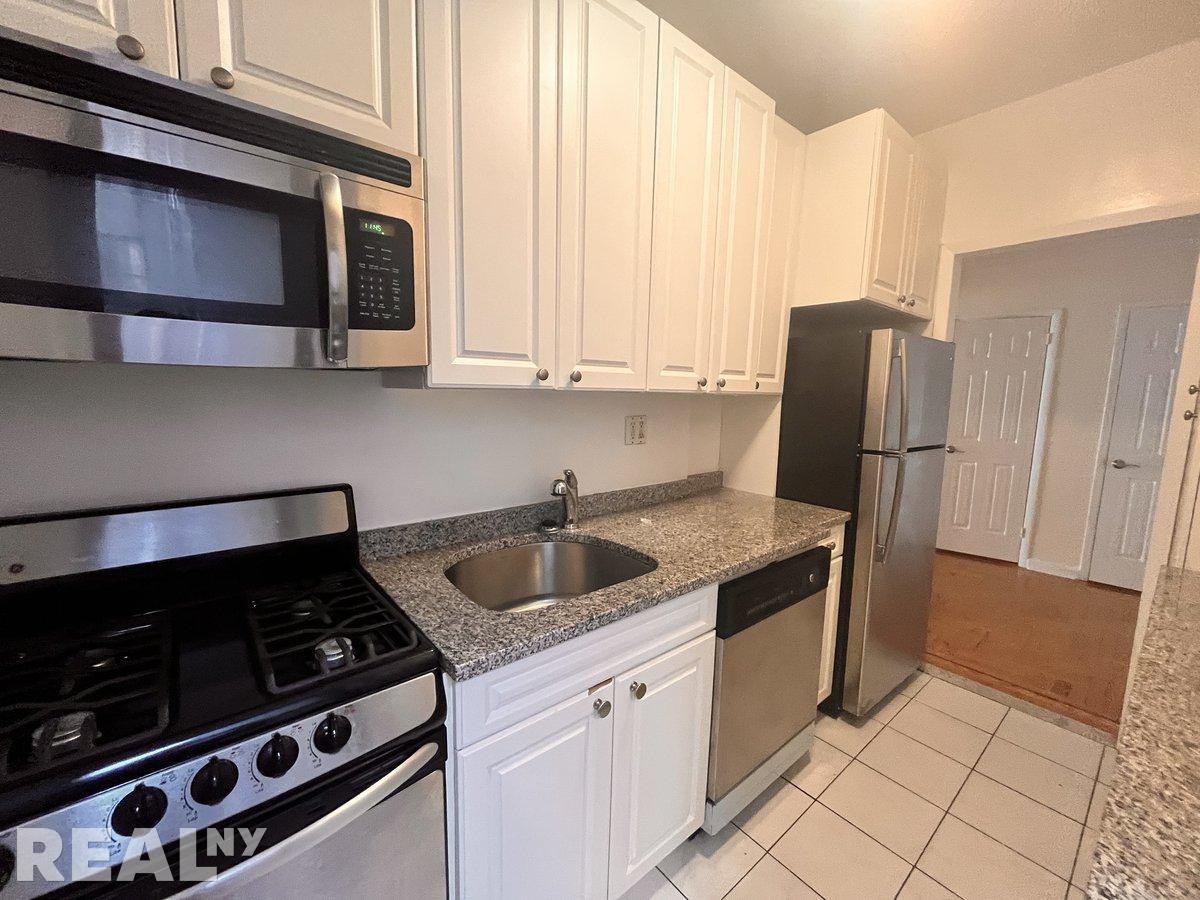 E 24th St #5K - Photo 2 of 7