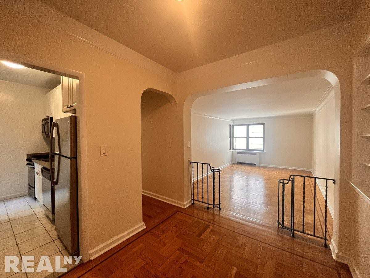 E 24th St #5K - Photo 3 of 7